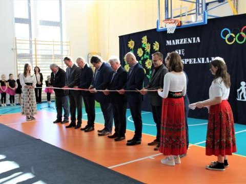 „Marzenia się spełniają” – otwarcie pełnowymiarowej sali gimnastycznej w Sromowcach Niżnych
