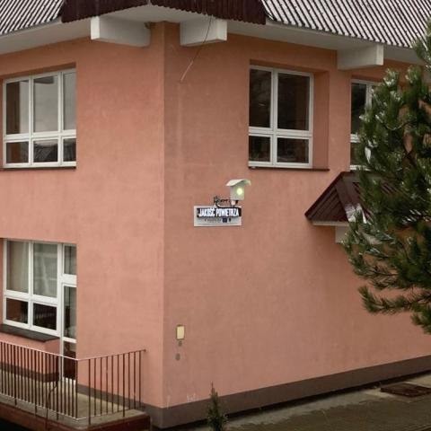 Miernik zanieczyszczenia powietrza i tablica informacyjna LED  dla Szkoły Podstawowej im. W. Orkana w Maniowach!