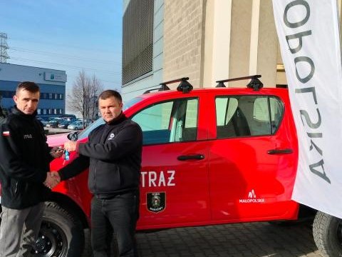 Przekazanie lekkiego samochodu dla OSP Maniowy - Toyoty Hilux 4x4.
