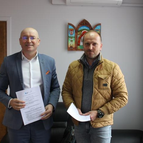 Podpisanie umowy z PRACOWNIĄ INŻYNIERSKĄ Grzegorz Gurgul z Przyszowej.