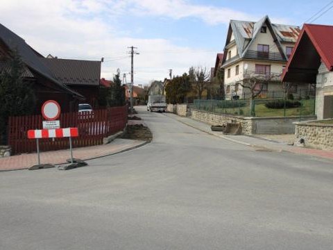 Remont dróg w Maniowach oraz w Czorsztynie.