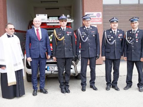 Poświęcenie nowego samochodu dla OSP Maniowy.