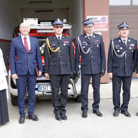 Poświęcenie nowego samochodu dla OSP Maniowy.