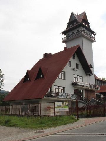 Nowy dach na Domu Kultury w Maniowach