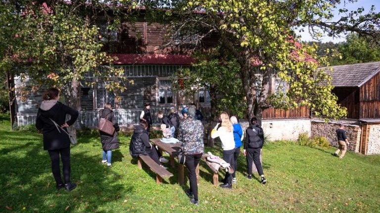 391704062_701185635377240_8180804611412179005_n (1).jpg