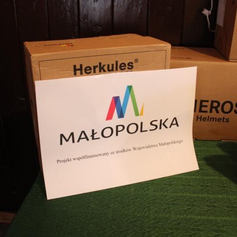 Druhowie OSP w Sromowcach Niżnych otrzymali specjalistyczną odzież