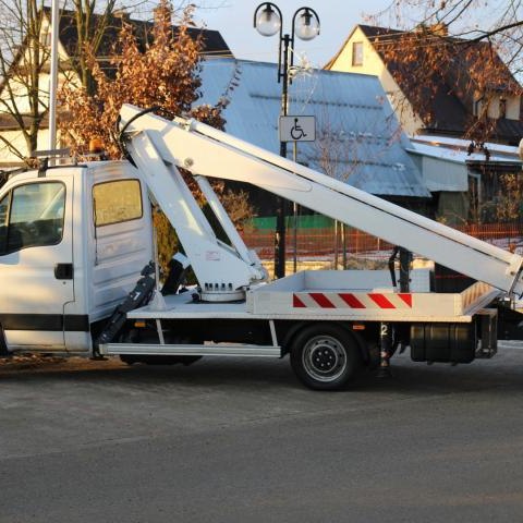 Podnośnik koszowy w Zakładzie Gospodarki Komunalnej