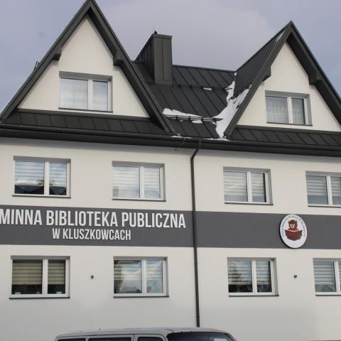 Od poniedziałku Gminna Biblioteka Publiczna w Kluszkowcach zaprasza do nowej siedziby