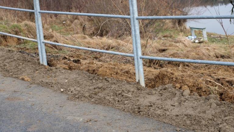 Zniszczenia scieżki3(Niestandardowy).JPG