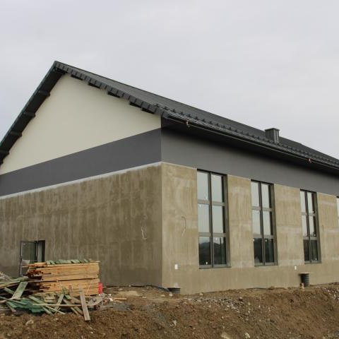 Kontynuacja prac związanych z budową sali gimnastycznej w Kluszkowcach