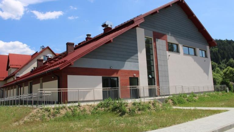 Hala sporotwa w Sromowcach Niżnych.jpg