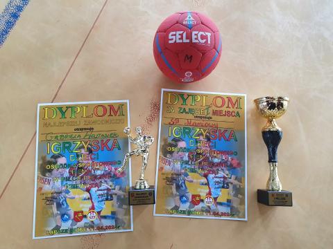 Szkoła Podstawowa z Maniów najlepsza w Rejonowych Igrzyskach Dziewcząt w piłce ręcznej