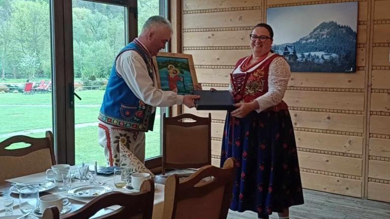 Messenger_creation_e3d56e80-d5ba-4ae8-810a-971ee647588c (Niestandardowy).jpeg