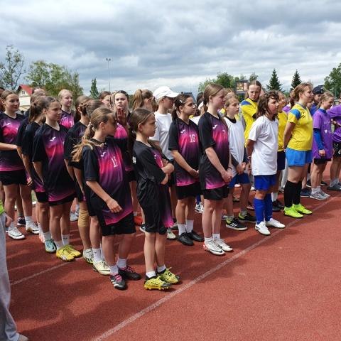 Podwójne mistrzostwo Powiatu Nowotarskiego dla drużyn z Maniów w piłce nożnej dziewcząt – Orlik 6stki