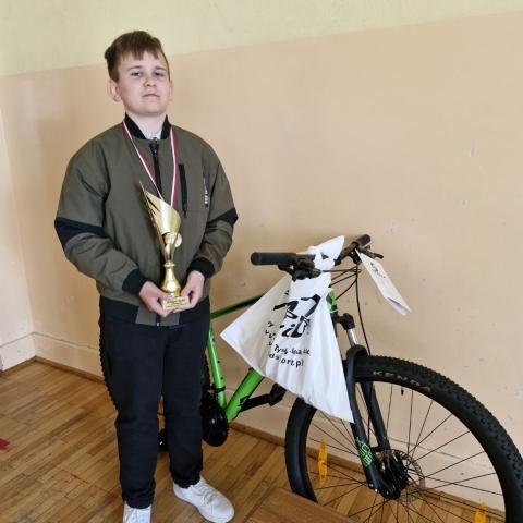 Maciej Broźny ze Szkoły Podstawowej w Sromowcach Niżnych zwycięzcą w Ogólnopolskim Powiatowym Turnieju Bezpieczeństwa w Ruchu Drogowym