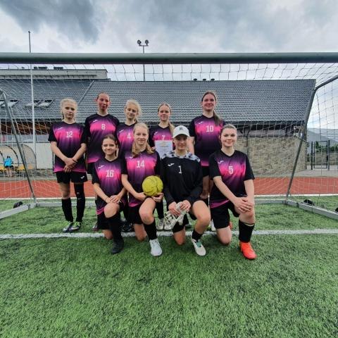 Zawodniczki z Maniów wywalczyły awans do finału województwa w piłce nożnej