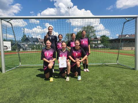 Drużyna żeńska z Maniów w półfinale wojewódzkim w piłce nożnej