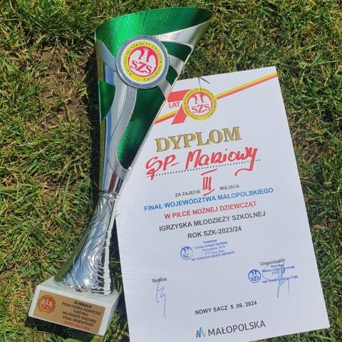 III miejsce w żeńskiej drużyny z Maniów w piłce nożnej w finale wojewódzkim -  Igrzyska Młodzieży Szkolnej