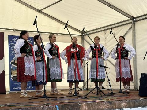 Pokiel góry stojom i Dunajec płynie…