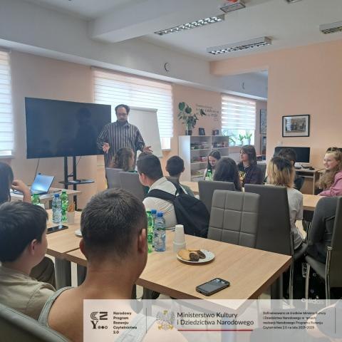 Młodzi i zdolni stworzyli „Inwazję Klusmitów”