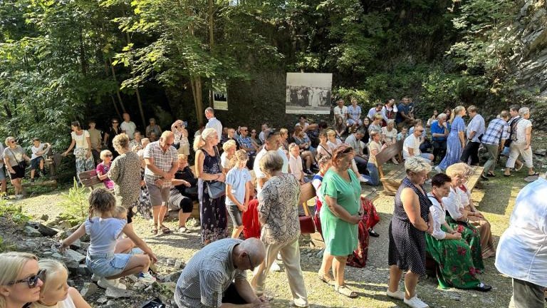 4 (Niestandardowy).jpeg