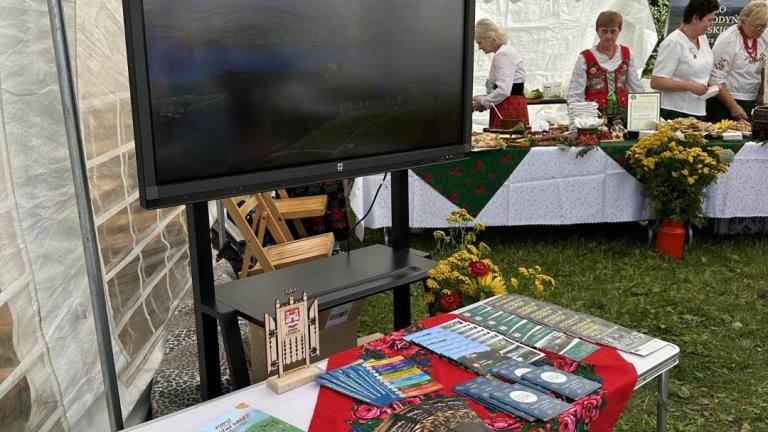 Messenger_creation_43e7ba65-4fc6-43d7-b87e-0240b5618036 (Niestandardowy).jpeg