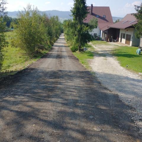 Zmodernizowano drogę dojazdową do pól w Maniowach