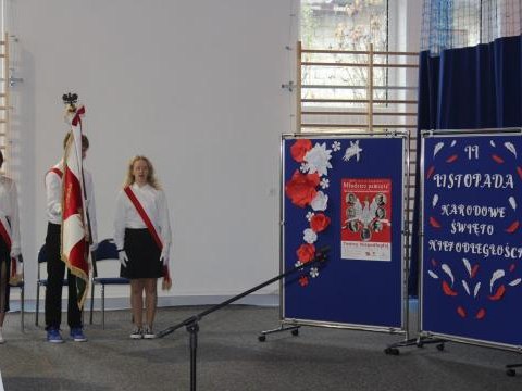Obchody Święta Niepodległości w szkole w Sromowcach Wyżnych
