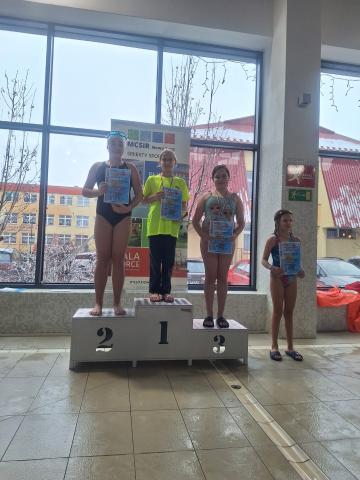 Sukcesy uczniów ze Sromowiec Niżnych na powiatowych zawodach pływackich