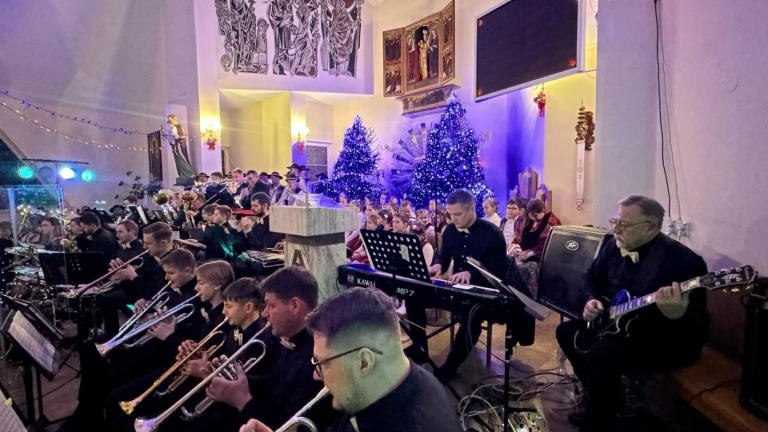 Messenger_creation_D457261D-FB14-4E1F-A2DD-5972554BF40E (Niestandardowy).jpeg