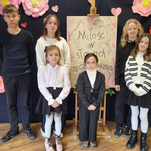 Sukces uczniów ze Szkoły Podstawowej w Sromowcach Wyżnych w konkursie recytatorskim
