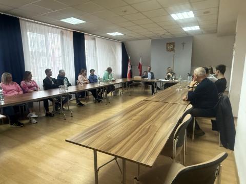 Spotkanie w sprawie rezerwacji i handlu na pasażu usługowo-handlowym w Sromowcach Niżnych