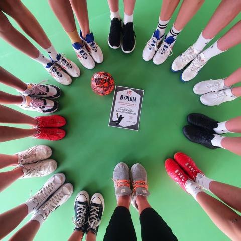 Awans szczypiornistek z Maniów do zawodów na szczeblu Ośrodka Pieniny