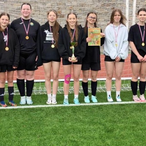 Zwycięstwo dziewcząt z SP Kluszkowce w Powiatowych Igrzyskach Młodzieży Szkolnej!