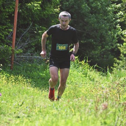 Zbigniew Jaworski triumfuje na SKYRUN Kubinska Hola 2025