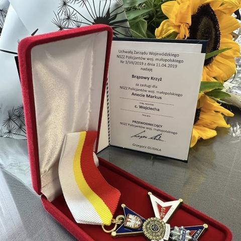 Brązowy Krzyż dla Wójt Gminy Czorsztyn podczas Święta Policji w Nowym Targu