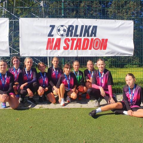 Z Orlika na Stadion - U13 – II miejsce dziewcząt z Maniów