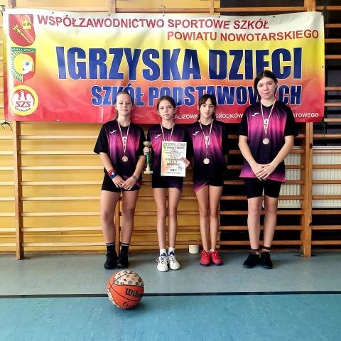 Nasze zawodniczki w czołówce powiatu w koszykówce 3x3!