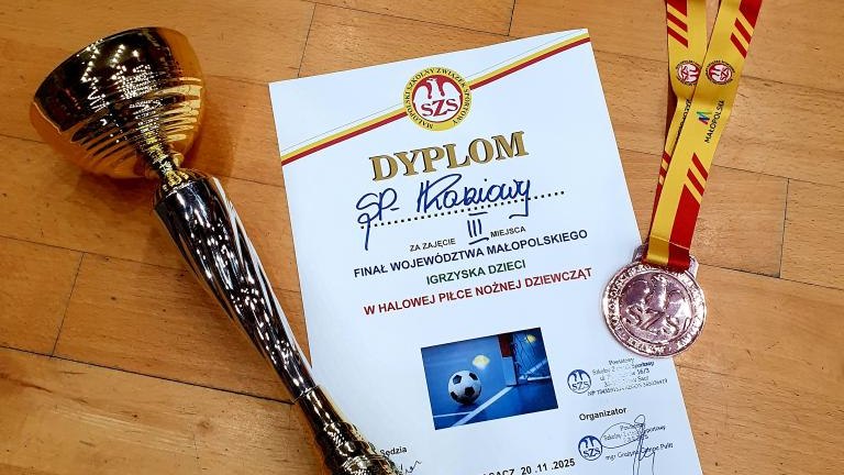 Puchar, dyplom, medal za zajęcie 3 miejsca.jpg