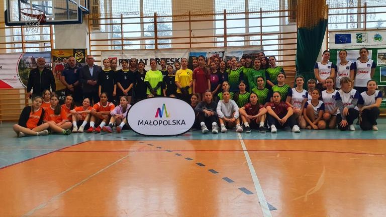 Drużyny na boisku (3).jpg