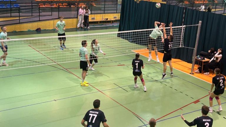 Rozgrywki siatkarskie (2).jpg