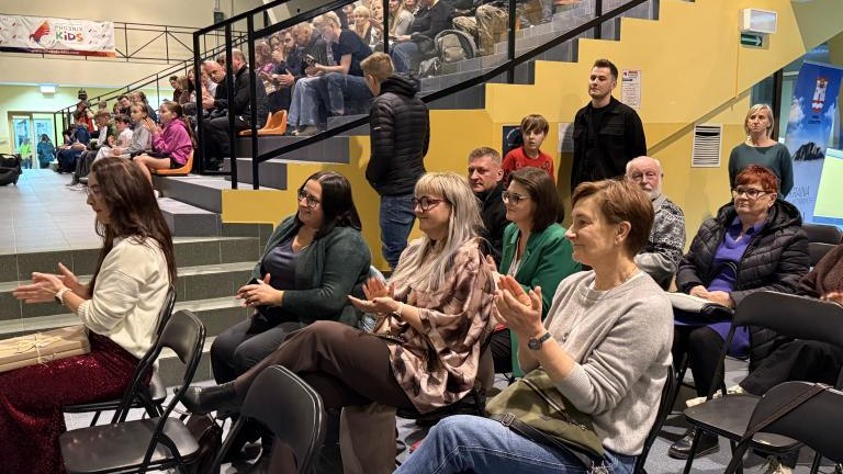 Występy artystyczne podczas Kiermaszu Świateczego (1).jpeg