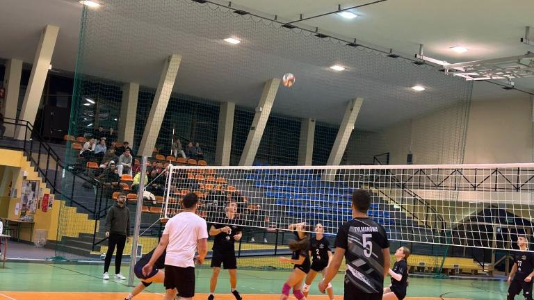 Finałowe spotkania Amatorskiej Ligi Piłki Siatkowej w Gminie Czorsztyn  (19).jpeg