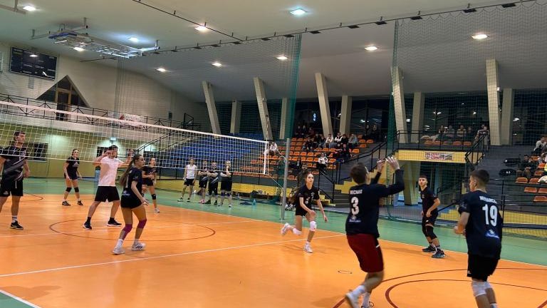 Finałowe spotkania Amatorskiej Ligi Piłki Siatkowej w Gminie Czorsztyn  (3).jpeg