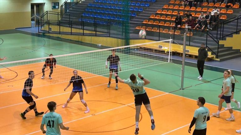 Finałowe spotkania Amatorskiej Ligi Piłki Siatkowej w Gminie Czorsztyn  (5).jpeg