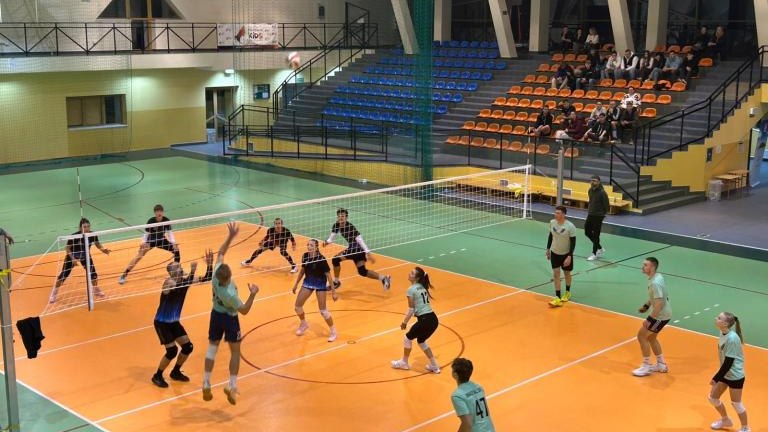 Finałowe spotkania Amatorskiej Ligi Piłki Siatkowej w Gminie Czorsztyn  (7).jpeg