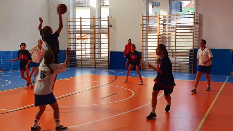 Igrzyska Dzieci – Rywalizacja Ośrodka Pieniny w Piłce Koszykowej – zwycięstwo dziewcząt z Maniów (3).jpg