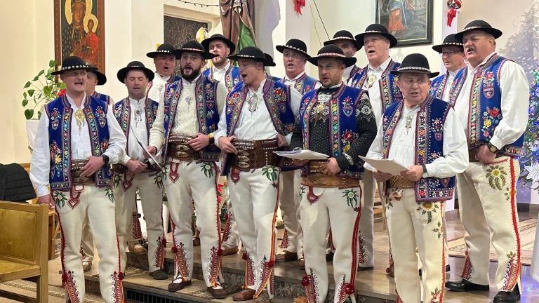 Kolędowanie w Sromowcach Niżnych (1).jpg