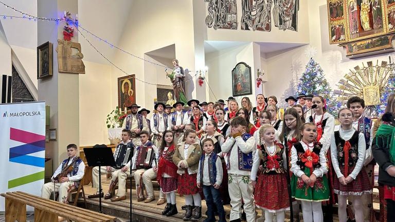 Kolędowanie w Sromowcach Niżnych (11).jpg