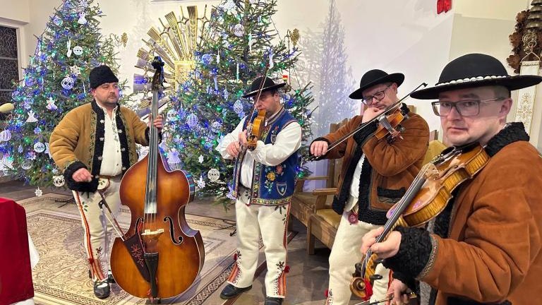 Kolędowanie w Sromowcach Niżnych (12).jpg